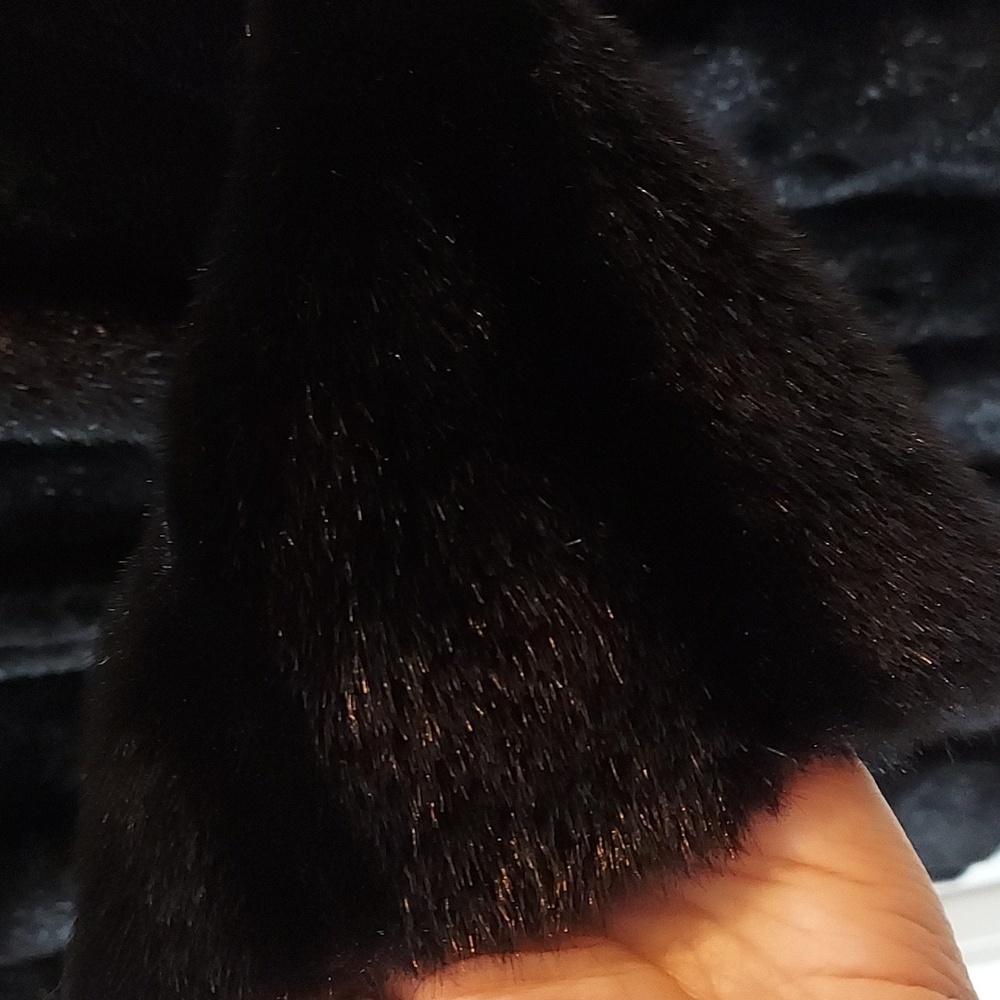Faux Mink Coat, Size XL, Black Faux Fur‎ Mink Design, Soft Fur, Lined, Pristine! - Picture 5 of 12